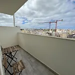 F6 Modern And Bright In Malta *