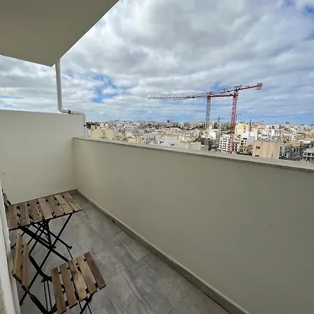 F6 Modern And Bright In Malta *