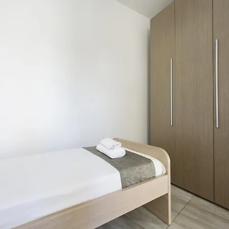 F6 Modern And Bright In Malta Apartment *